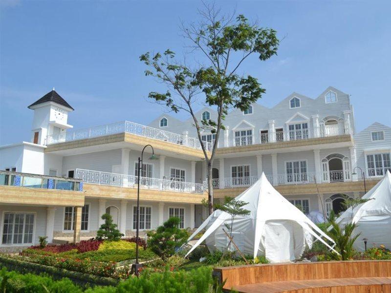 Chevilly Resort And Camp Bogor Kültér fotó
