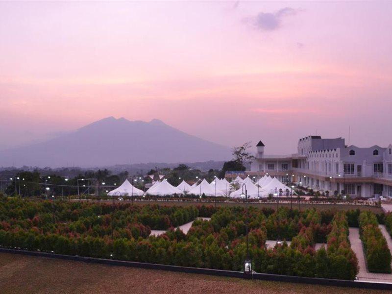 Chevilly Resort And Camp Bogor Kültér fotó